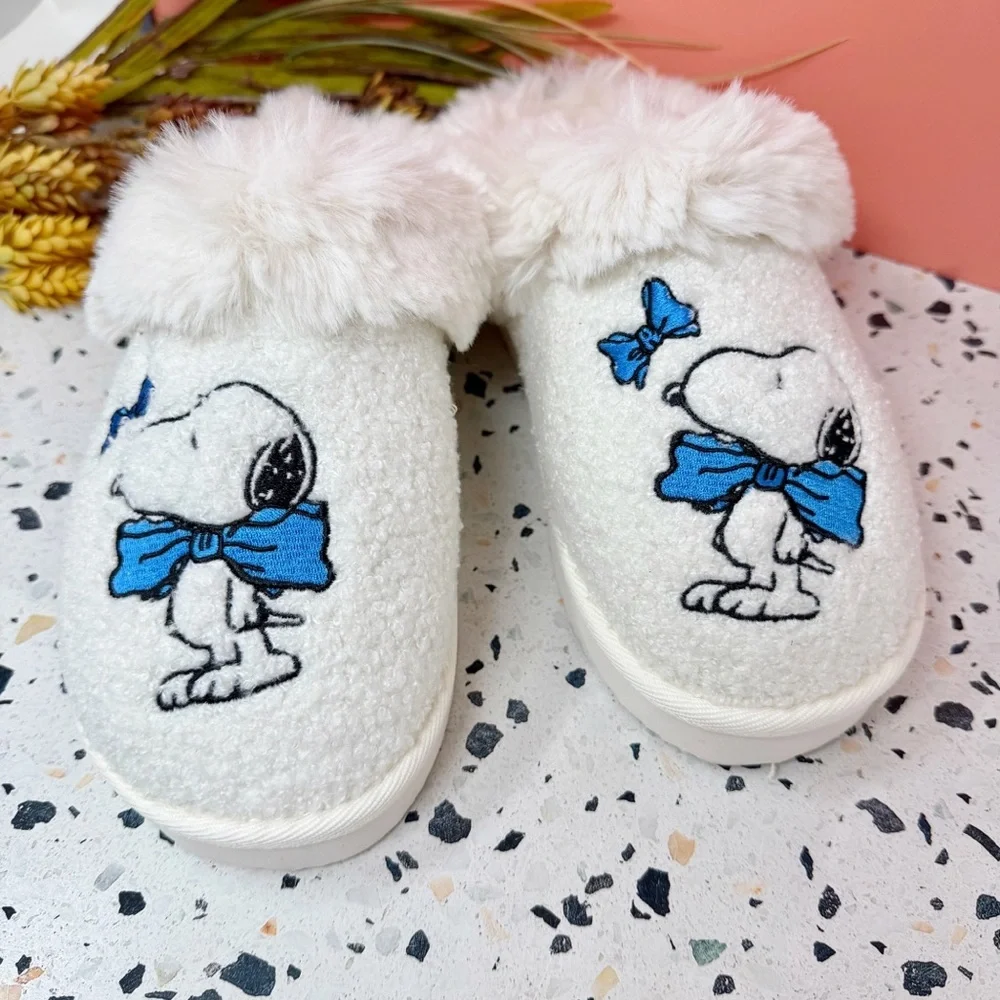 NWT Peanuts Snoopy x American Eagle Ivory Blue Bow Women’s Furry Slippers Sz 8 - Picture 2 of 11